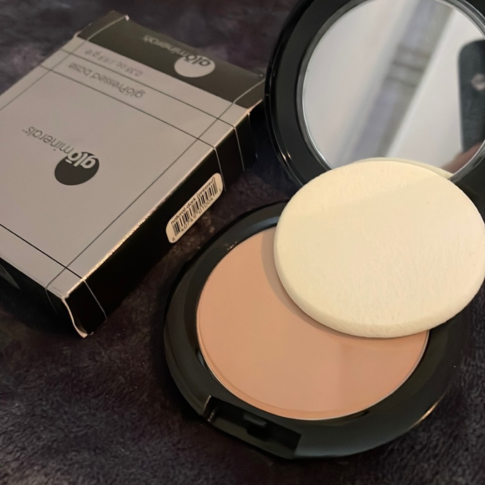 Glo minerals pressed powder